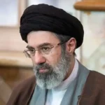 مجتبى خامنئي: سنواصل استهداف القواعد الأميركية وقد نغلق مضيق هرمز