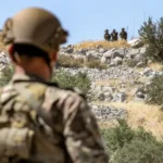 الجيش اللبناني يبدأ بالانتشار، ونائب الحزب عن قرار طرد السفير الإيراني: إذا لم يتحرك المعنيون لكلّ حادث حديث