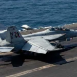 البنتاغون: حاملة الطائرات أبراهام لينكولن لم تتعرض لأي إصابة بصواريخ إيرانية