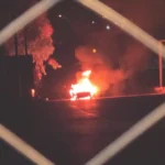 بالصورة- استهداف سيارة على اوتوستراد عدلون